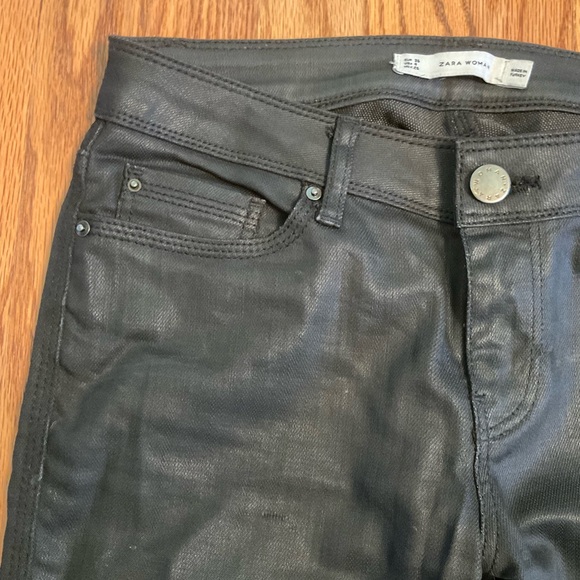 Zara Woman Zip Leg Mid Rise 5-Pocket Nylon Stretch Jeans Black leather look Sz 4 - Picture 3 of 10